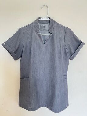 FIGS Technical Collection Gray Scrub Set Small Top & Pants Stain Read
